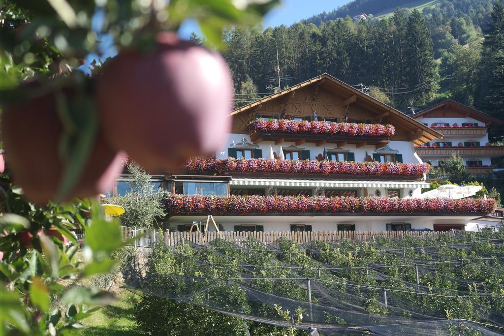 Hotel Moserhof Schenna Exteriör bild