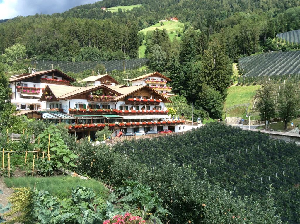 Hotel Moserhof Schenna Exteriör bild